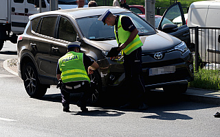 Wypadek na alei Wojska Polskiego w Olsztynie. Samochód osobowy potrącił pieszą